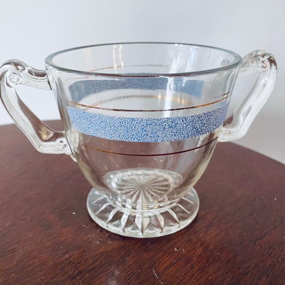 Vintage clear glass creamer and sugar set with blue and gold band - Picture 4 of 5